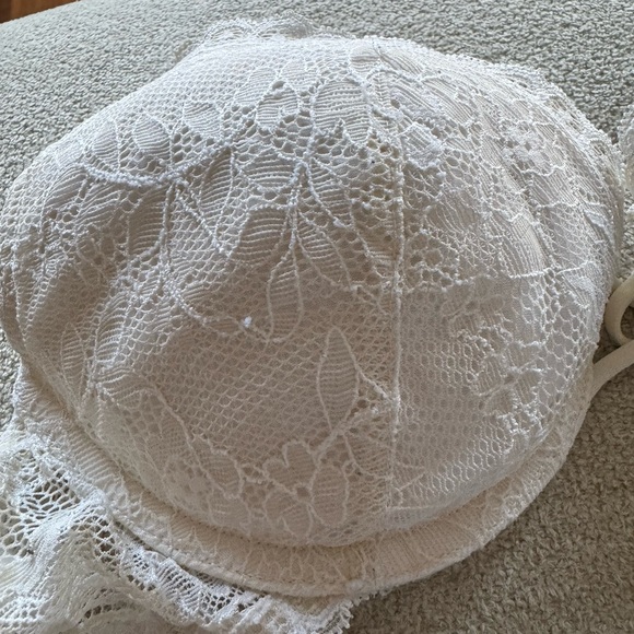 Victoria’s Secret Very Sexy White Lace Push Up Bra 34C - Picture 2 of 6
